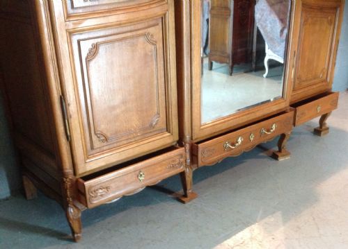 LARGE OAK TRIPLE BREAKFRONT FRENCH ARMOIRE - ADDITIONAL PHOTO 8