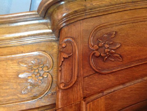 LARGE OAK TRIPLE BREAKFRONT FRENCH ARMOIRE - ADDITIONAL PHOTO 11
