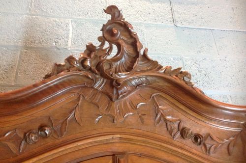 CARVED WALNUT FRENCH ARMOIRE - ADDITIONAL PHOTO 3