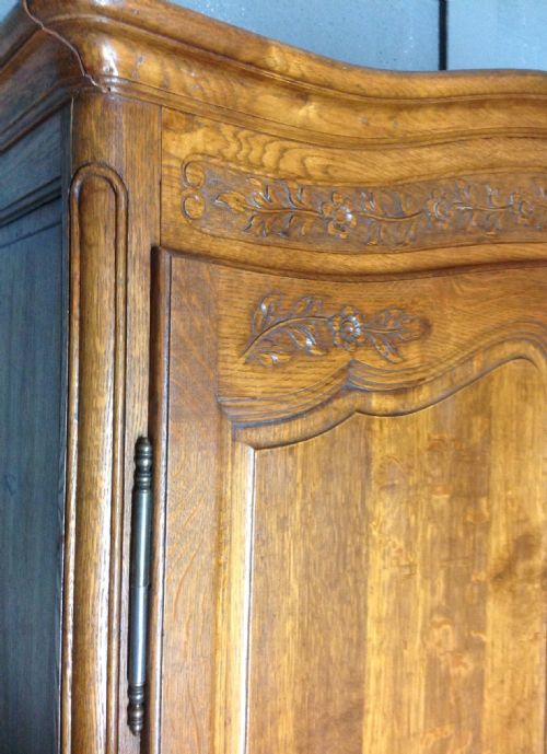 ANTIQUE FRENCH CARVED OAK ARMOIRE - ADDITIONAL PHOTO 3