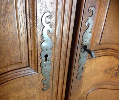ANTIQUE FRENCH CARVED OAK ARMOIRE - ADDITIONAL PHOTO 4