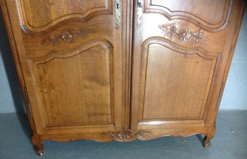 ANTIQUE FRENCH CARVED OAK ARMOIRE - ADDITIONAL PHOTO 5