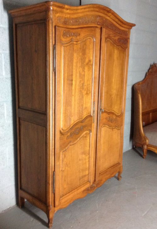 ANTIQUE FRENCH CARVED OAK ARMOIRE - ADDITIONAL PHOTO 11