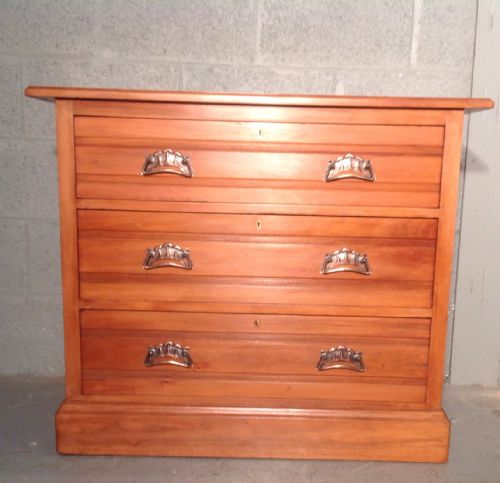 satinwood chest of drawers - CATEGORY: ANTIQUE CHEST OF DRAWERS - DATED 1900