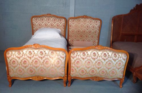 pair of french upholstered single beds - CATEGORY: ANTIQUE BEDS - DATED 1920