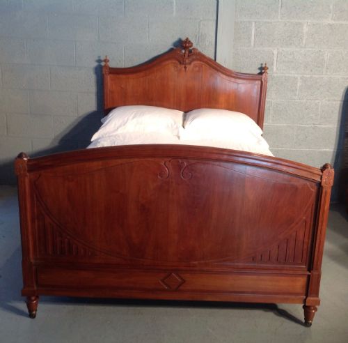 french walnut kingsize bed - CATEGORY: ANTIQUE BEDS - DATED 1900