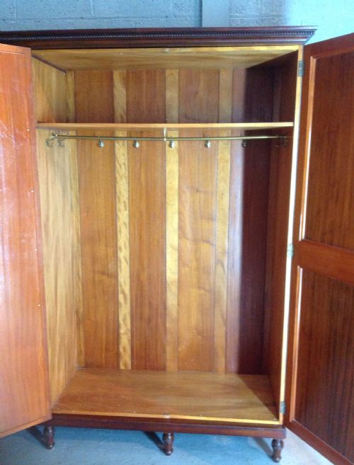 LARGE MAHOGANY WARDROBE - ADDITIONAL PHOTO 2