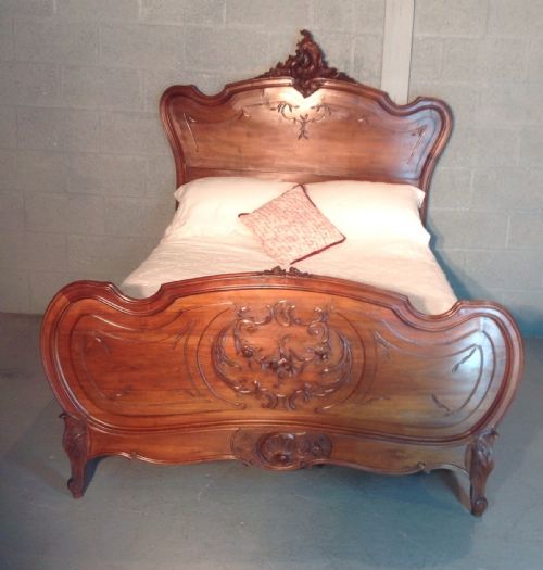 french carved walnut double bed - CATEGORY: ANTIQUE BEDS - DATED 1900