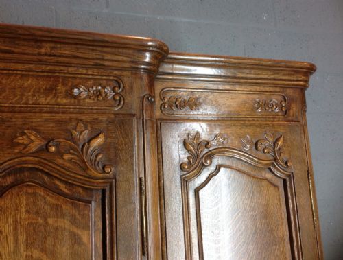 LARGE OAK BREAKFRONT ARMOIRE - ADDITIONAL PHOTO 1