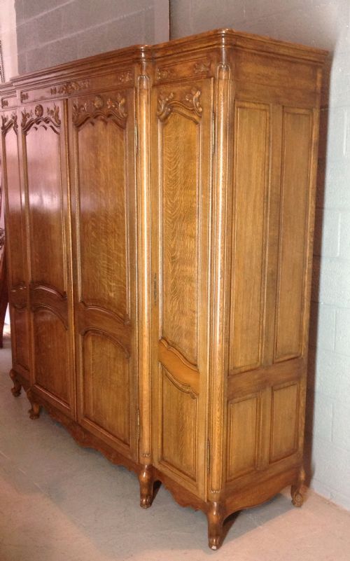 LARGE OAK BREAKFRONT ARMOIRE - ADDITIONAL PHOTO 3