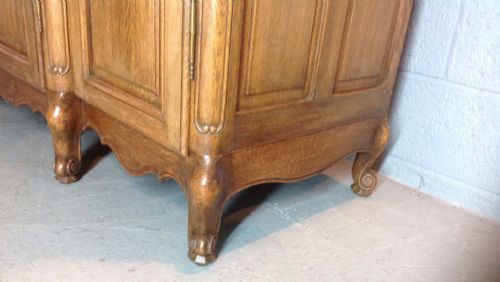 LARGE OAK BREAKFRONT ARMOIRE - ADDITIONAL PHOTO 5