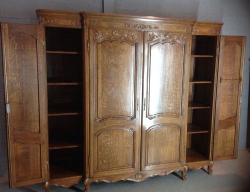 LARGE OAK BREAKFRONT ARMOIRE - ADDITIONAL PHOTO 8