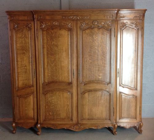 LARGE OAK BREAKFRONT ARMOIRE - ADDITIONAL PHOTO 13