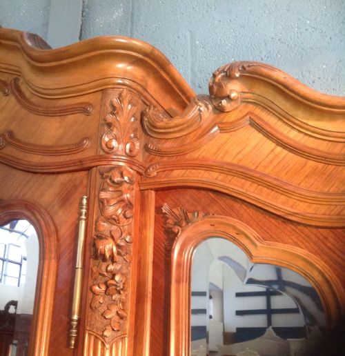 FRENCH WALNUT LOUIS XV STYLE ARMOIRE - ADDITIONAL PHOTO 3