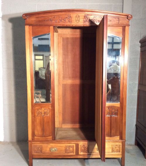 FRENCH MAHOGANY ARMOIRE - ADDITIONAL PHOTO 4