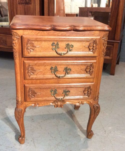 carved oak french chest - CATEGORY: ANTIQUE CABINETS - DATED 1920