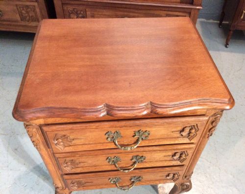 CARVED OAK FRENCH CHEST - ADDITIONAL PHOTO 2