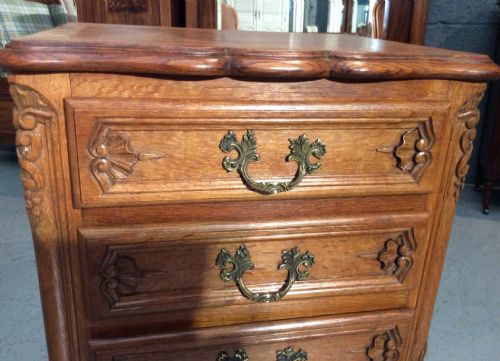 CARVED OAK FRENCH CHEST - ADDITIONAL PHOTO 3