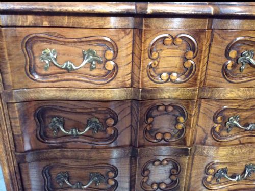 CARVED OAK FRENCH CHEST - ADDITIONAL PHOTO 2