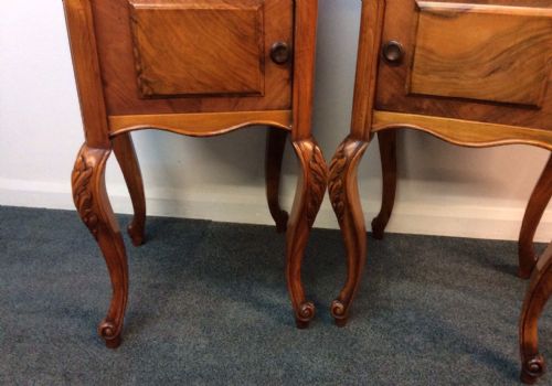 PAIR OF WALNUT FRENCH BEDSIDE CABINETS - ADDITIONAL PHOTO 4