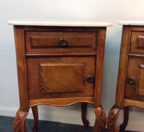 PAIR OF WALNUT FRENCH BEDSIDE CABINETS - ADDITIONAL PHOTO 5