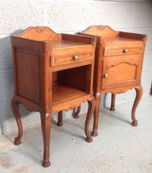 PAIR OF FRENCH OAK BEDSIDE CABINETS - ADDITIONAL PHOTO 1