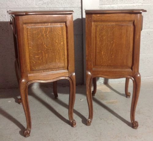 PAIR OF FRENCH OAK BEDSIDE CABINETS - ADDITIONAL PHOTO 5