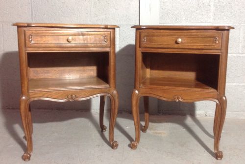 PAIR OF FRENCH OAK BEDSIDE CABINETS - ADDITIONAL PHOTO 7