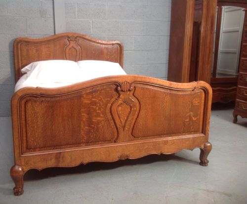 FRENCH OAK KINGSIZE BED - ADDITIONAL PHOTO 1