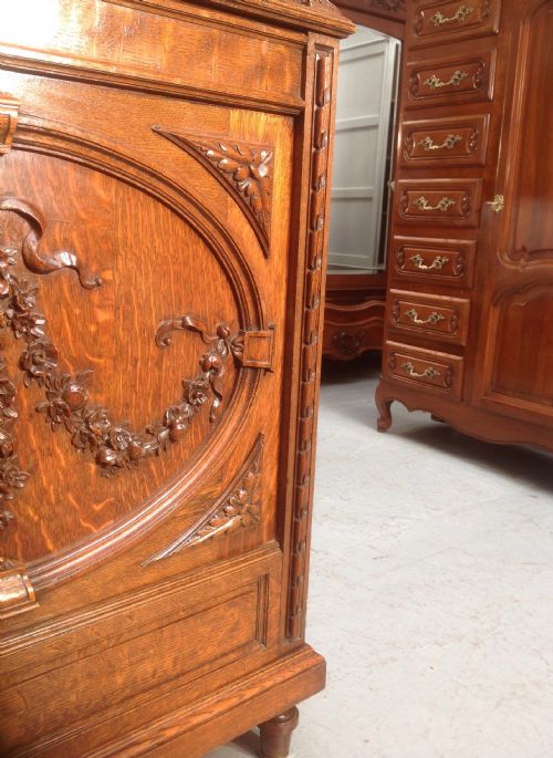 OUTSTANDING QUALITY FRENCH KINGSIZE BED AND CABINET - ADDITIONAL PHOTO 3