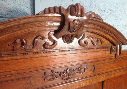 OUTSTANDING QUALITY FRENCH KINGSIZE BED AND CABINET - ADDITIONAL PHOTO 4