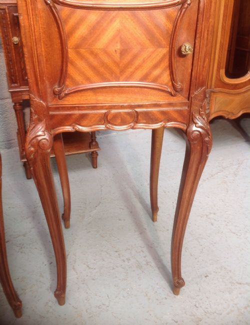 PAIR OF FRENCH WALNUT BEDSIDE CABINETS - ADDITIONAL PHOTO 3