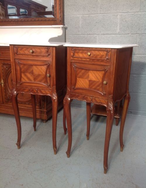 PAIR OF FRENCH WALNUT BEDSIDE CABINETS - ADDITIONAL PHOTO 6