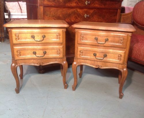pair of oak bedside cabinets - CATEGORY: ANTIQUE CABINETS - DATED 1920