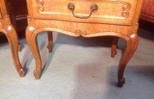 PAIR OF OAK BEDSIDE CABINETS - ADDITIONAL PHOTO 2