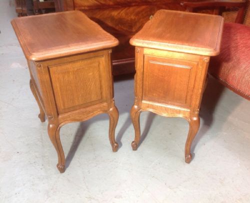 PAIR OF OAK BEDSIDE CABINETS - ADDITIONAL PHOTO 7