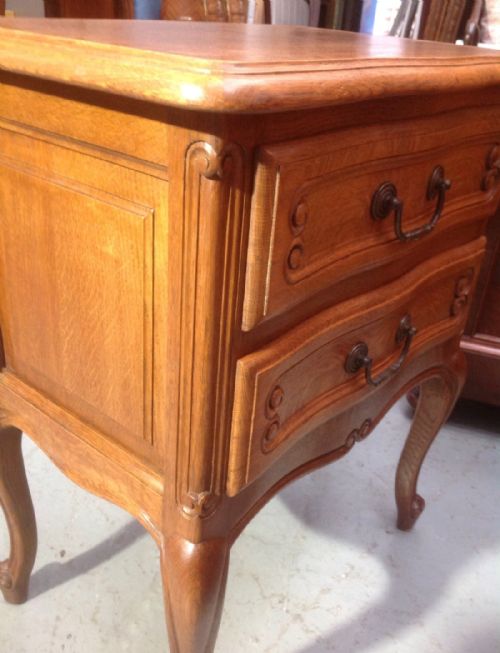 PAIR OF OAK BEDSIDE CABINETS - ADDITIONAL PHOTO 8