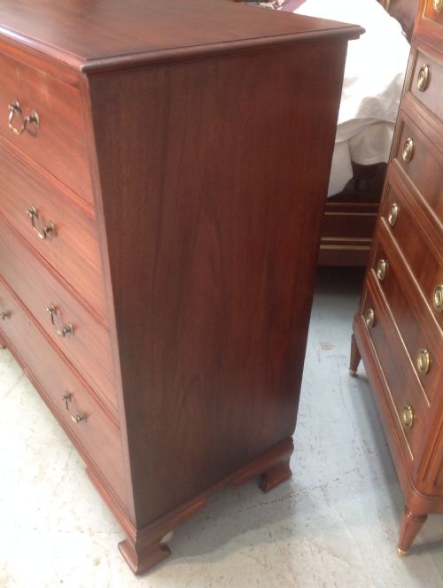 MAHOGANY CHEST OF DRAWERS - ADDITIONAL PHOTO 1