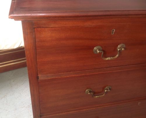 MAHOGANY CHEST OF DRAWERS - ADDITIONAL PHOTO 3