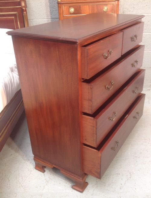 MAHOGANY CHEST OF DRAWERS - ADDITIONAL PHOTO 4