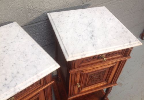 PAIR OF OAK FRENCH BEDSIDE CABINETS - ADDITIONAL PHOTO 3
