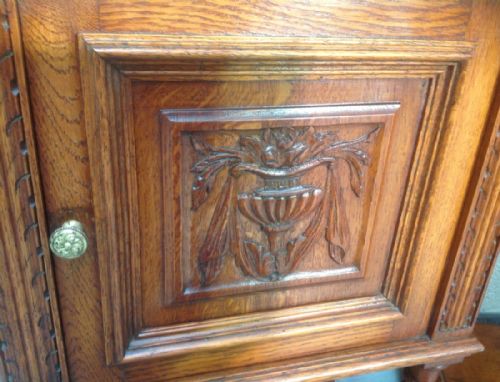 PAIR OF OAK FRENCH BEDSIDE CABINETS - ADDITIONAL PHOTO 4