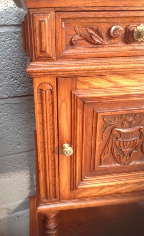 PAIR OF OAK FRENCH BEDSIDE CABINETS - ADDITIONAL PHOTO 6