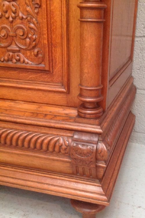 CARVED FRENCH OAK BREAKFRONT ARMOIRE - ADDITIONAL PHOTO 7