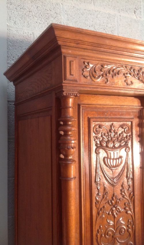 CARVED FRENCH OAK BREAKFRONT ARMOIRE - ADDITIONAL PHOTO 12