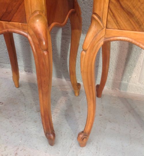 PAIR OF FRENCH WALNUT BEDSIDE CABINETS - ADDITIONAL PHOTO 5