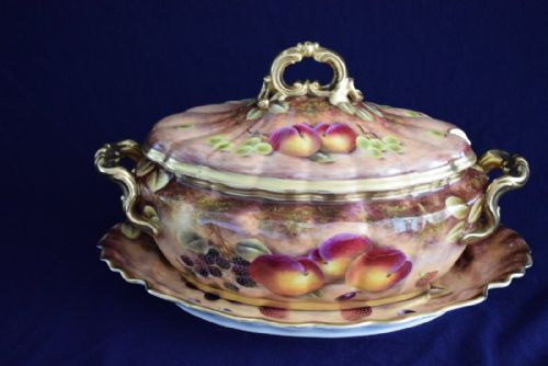 royal worcester large fruit decorated tureen cover and stand - CATEGORY: ANTIQUE CERAMICS - DATED 1950