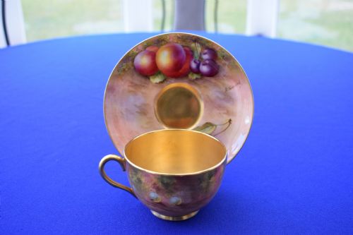 ROYAL WORCESTER FRUIT PAINTED CUP AND SAUCER SIGNED AYRTON AND TOWNSEND - ADDITIONAL PHOTO 1