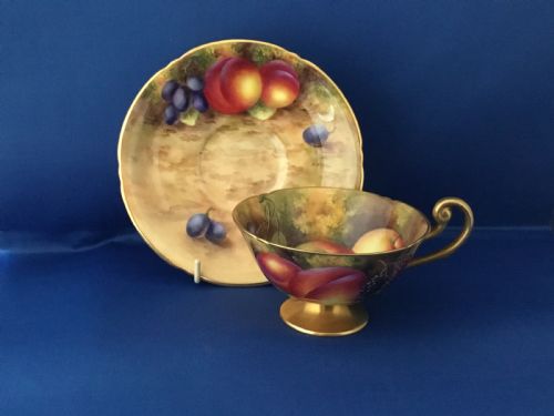 royal worcester painted fruit cabinet cup and saucer by h ayrton - CATEGORY: ANTIQUE CUPS - DATED 1930