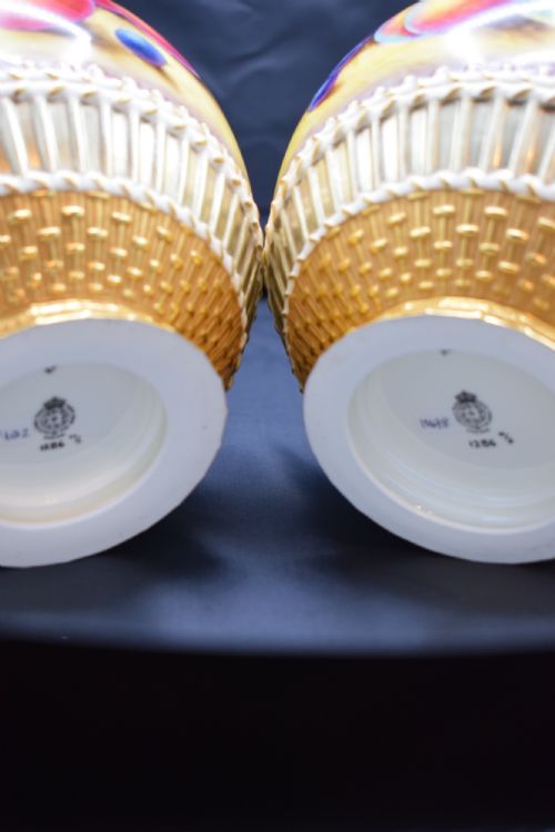 ROYAL WORCESTER PAIR OF POT POURRI VASES AND COVERS BY JOHN SMITH - ADDITIONAL PHOTO 4